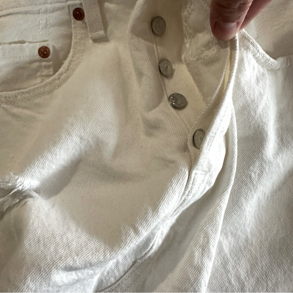 Levi's Denim High Rise Deconstructed Button Fly White Jean Skirt Raw Hem Sz 25 - Picture 5 of 13